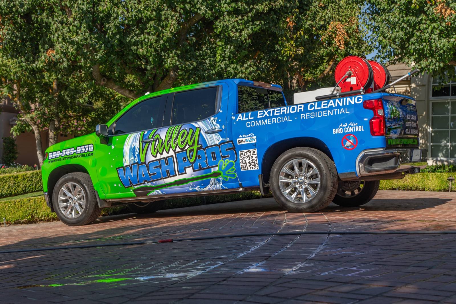 Clean roofline gutters after professional gutter cleaning service